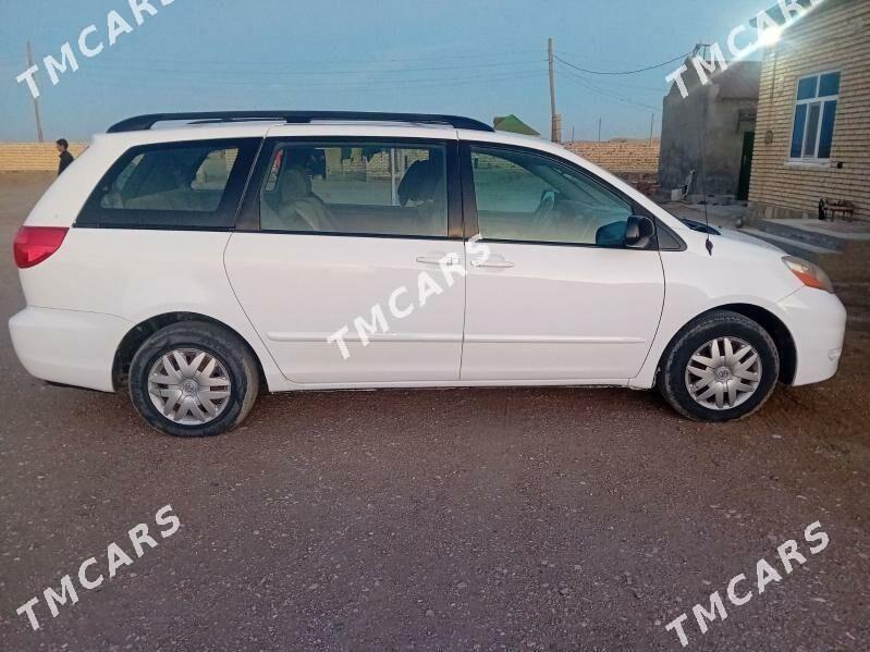 Toyota Sienna 2009 - 260 000 TMT - Берекет - img 3