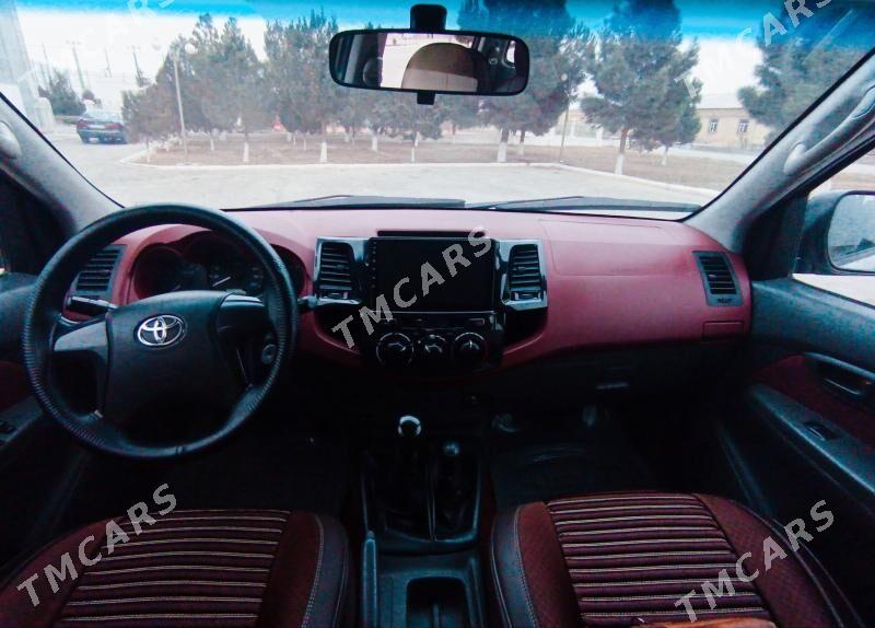 Toyota Hilux 2012 - 320 000 TMT - Türkmenabat - img 5