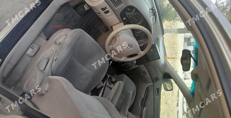 Toyota Sienna 2004 - 200 000 TMT - Çärjew - img 4