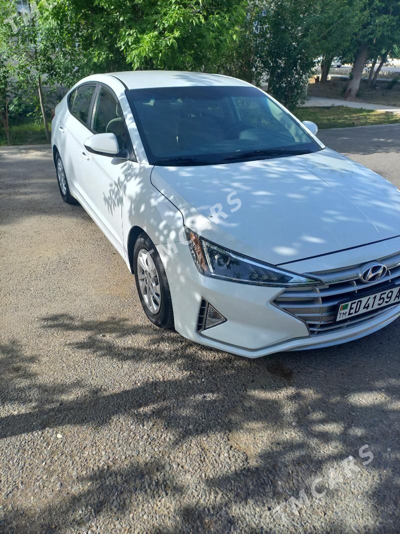Hyundai Elantra 2019 - 230 000 TMT - 9 mkr - img 5