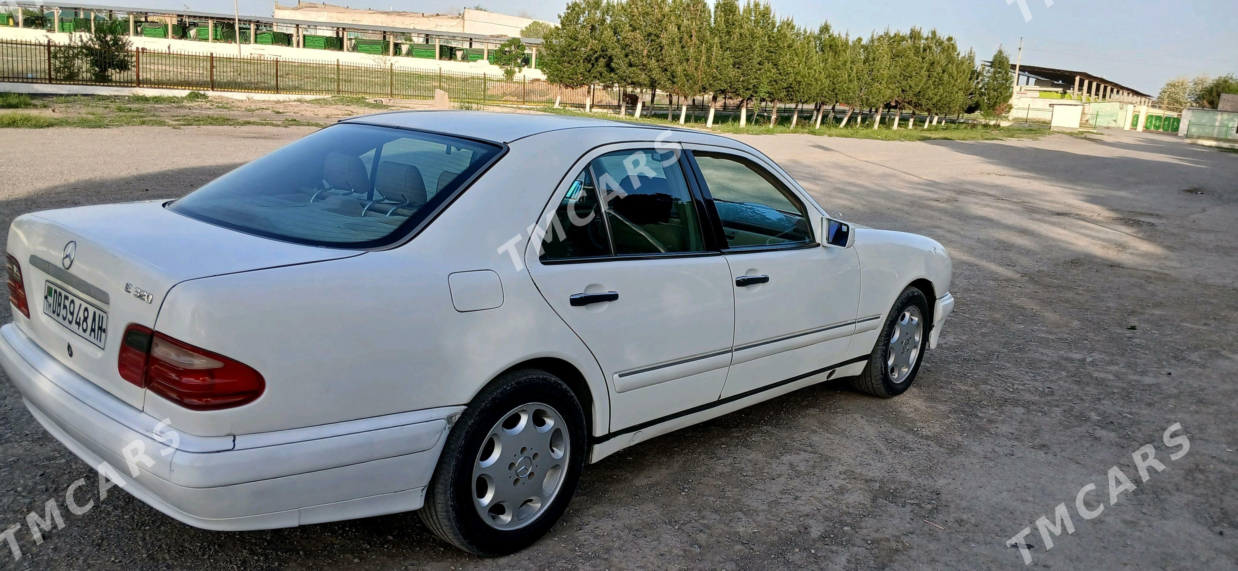 Mercedes-Benz W212 1999 - 70 000 TMT - Kaka - img 3