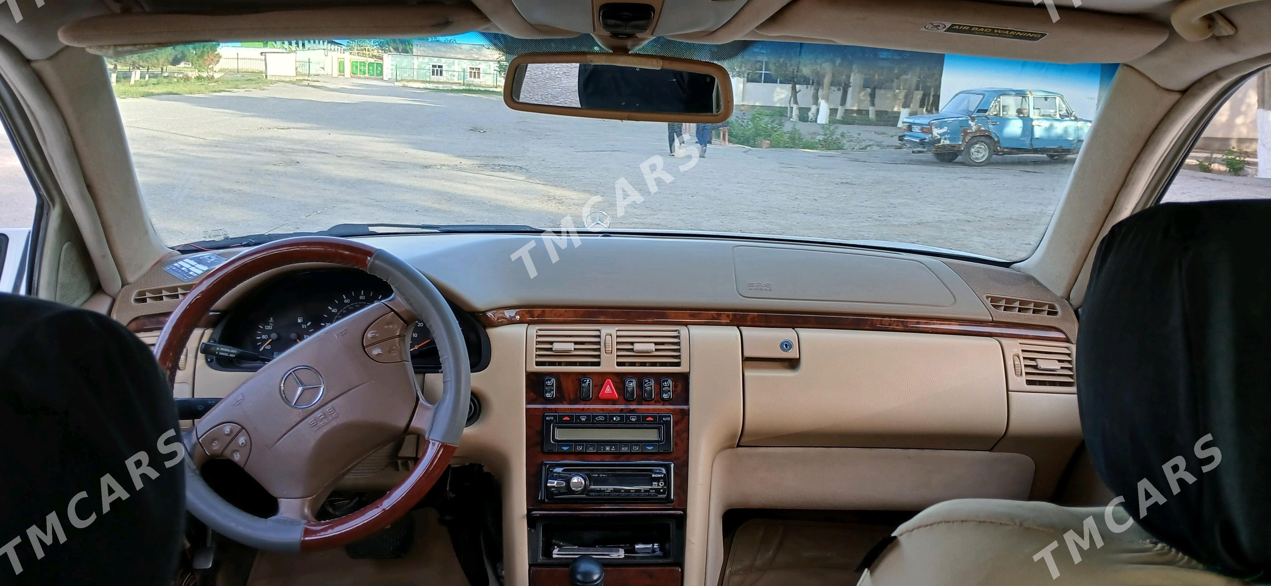 Mercedes-Benz W212 1999 - 70 000 TMT - Kaka - img 5