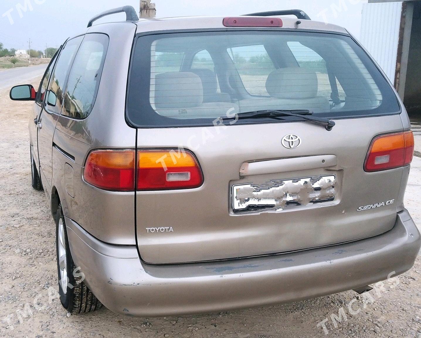Toyota Sienna 1999 - 132 000 TMT - Türkmengala - img 2
