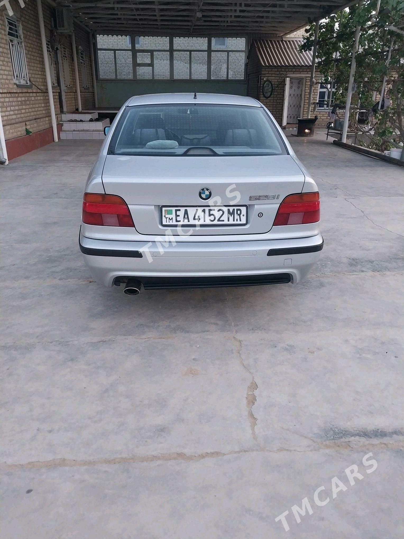 BMW 525 2000 - 120 000 TMT - Wekilbazar - img 7