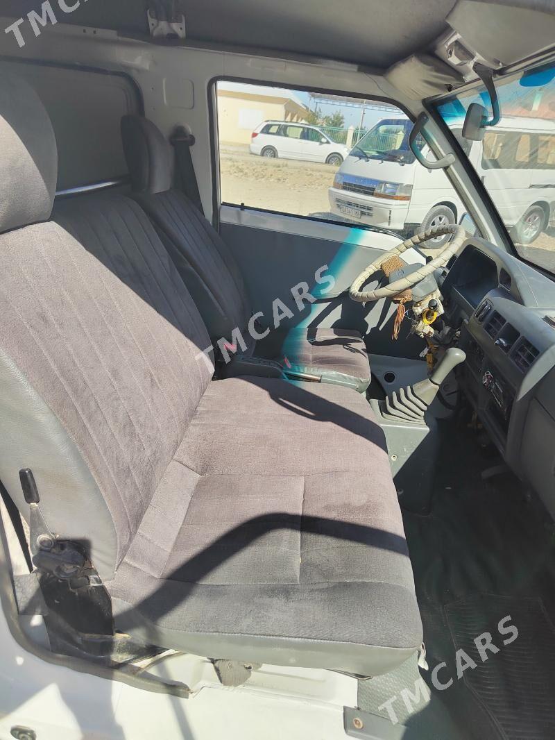 Toyota Hiace 2008 - 75 000 TMT - Türkmenbaşy - img 5