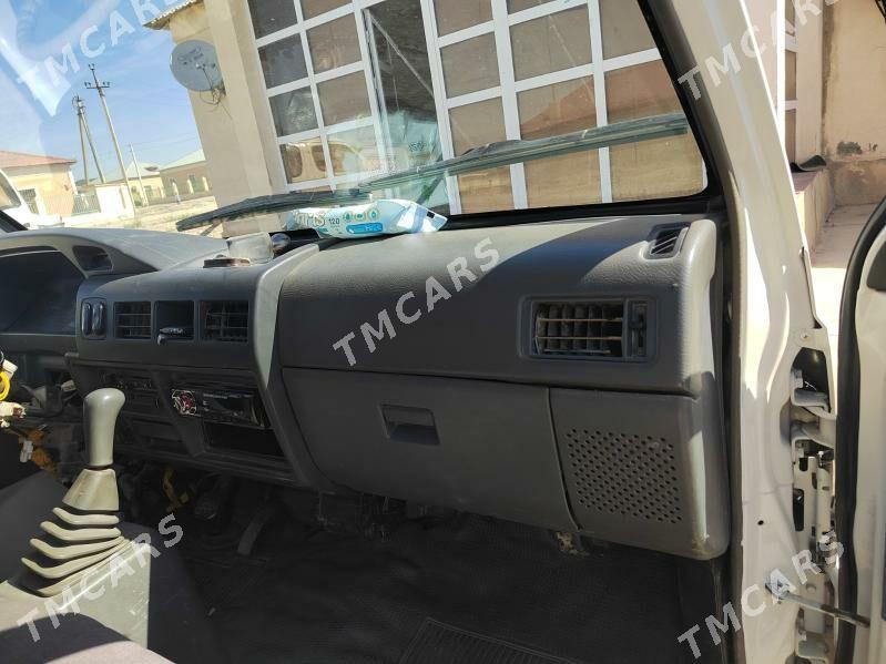 Toyota Hiace 2008 - 75 000 TMT - Türkmenbaşy - img 1