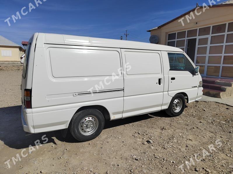 Toyota Hiace 2008 - 75 000 TMT - Türkmenbaşy - img 3