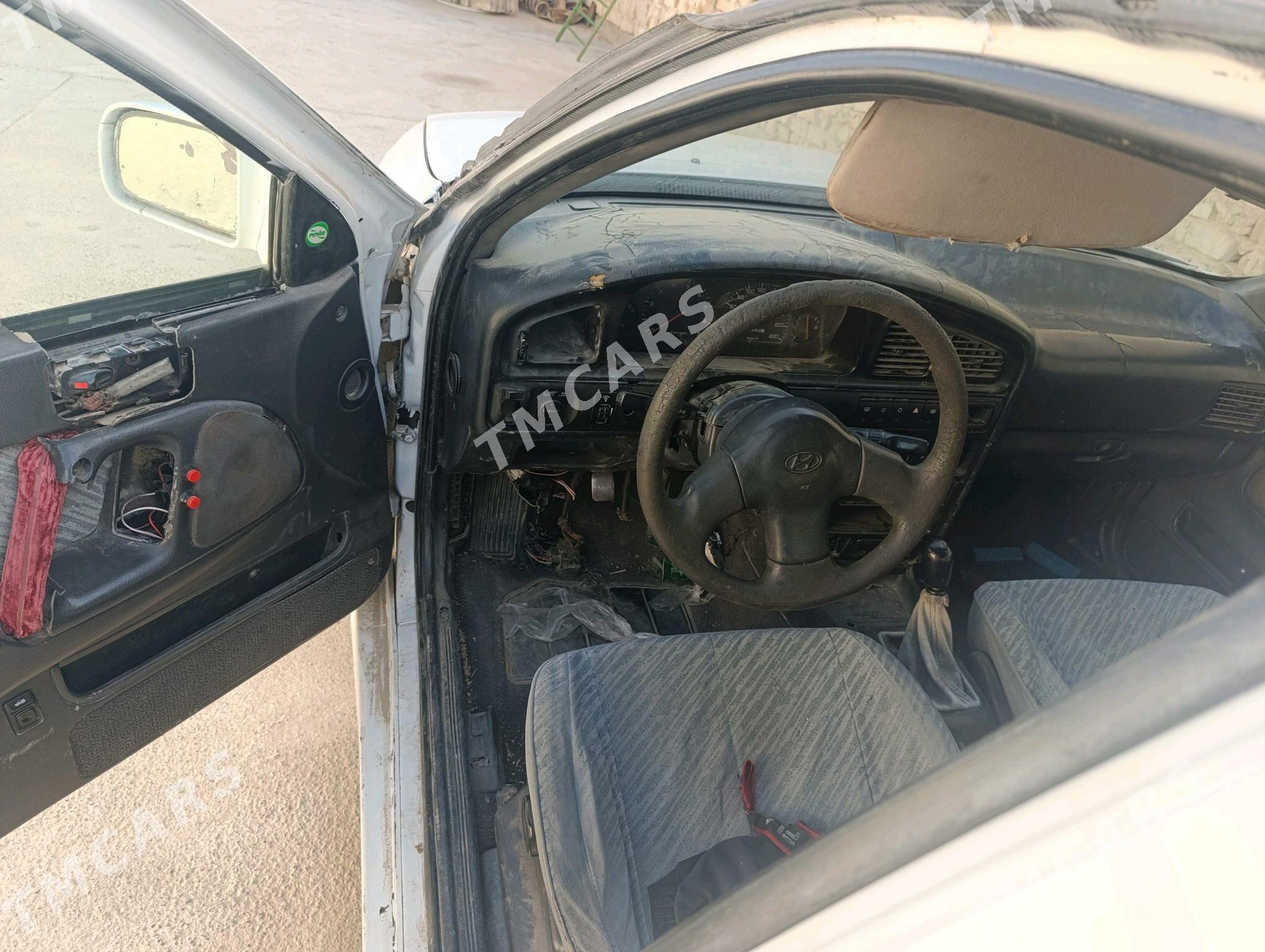 Hyundai Elantra 1994 - 10 000 TMT - Кака - img 5