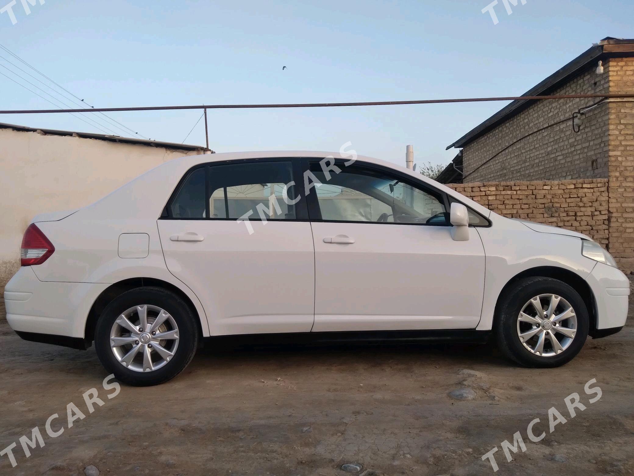 Nissan Versa 2009 - 105 000 TMT - Mary - img 5