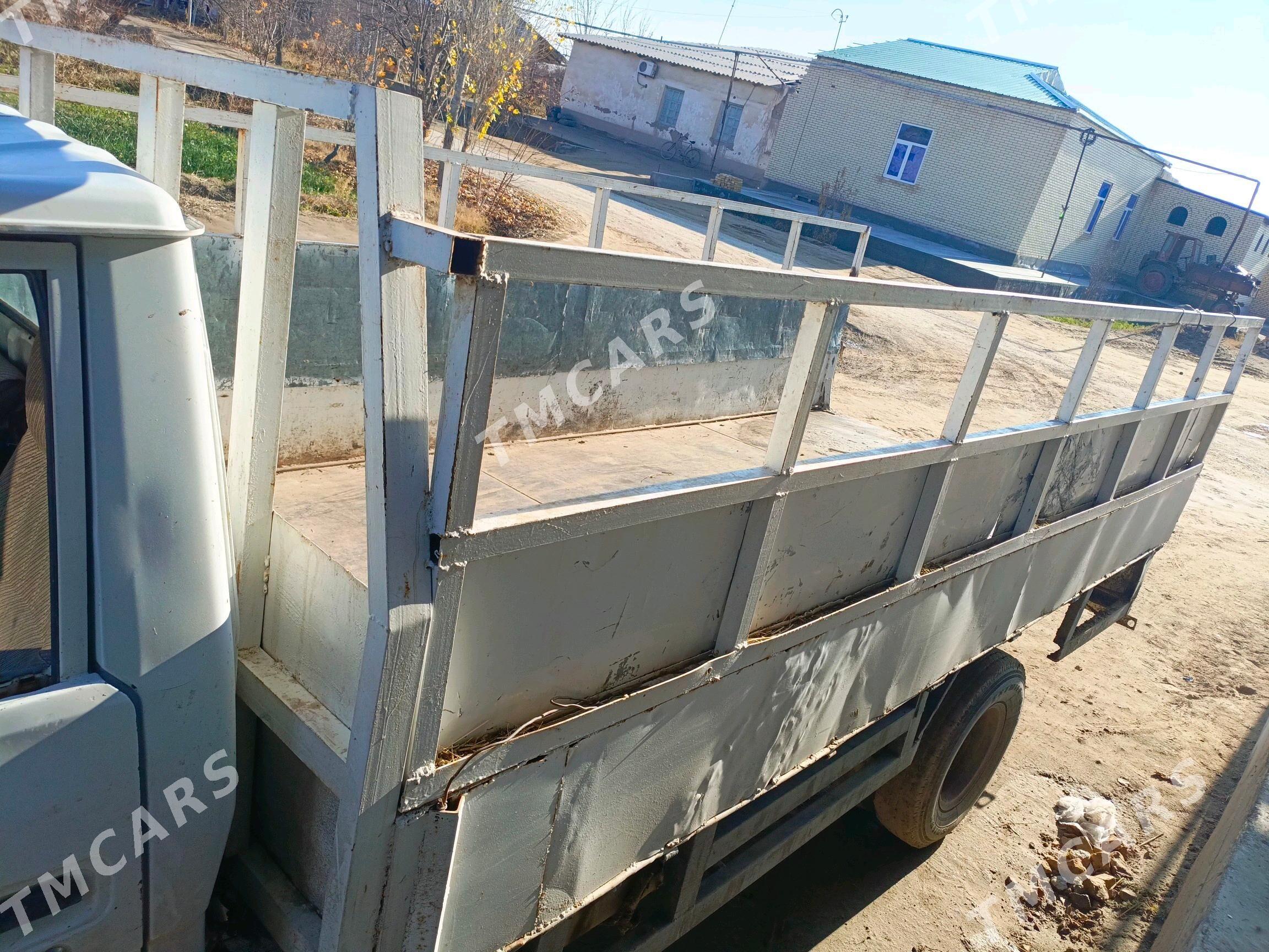 Toyota Dyna 1992 - 70 000 TMT - Фарап - img 4