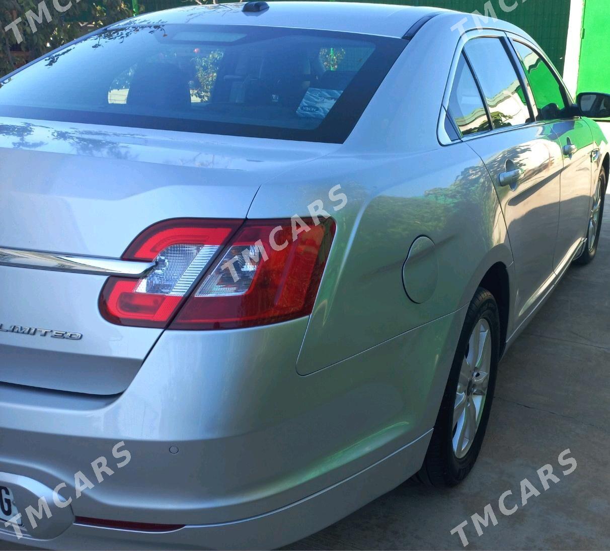 Ford Taurus 2010 - 160 000 TMT - Arçabil şaýoly - img 3