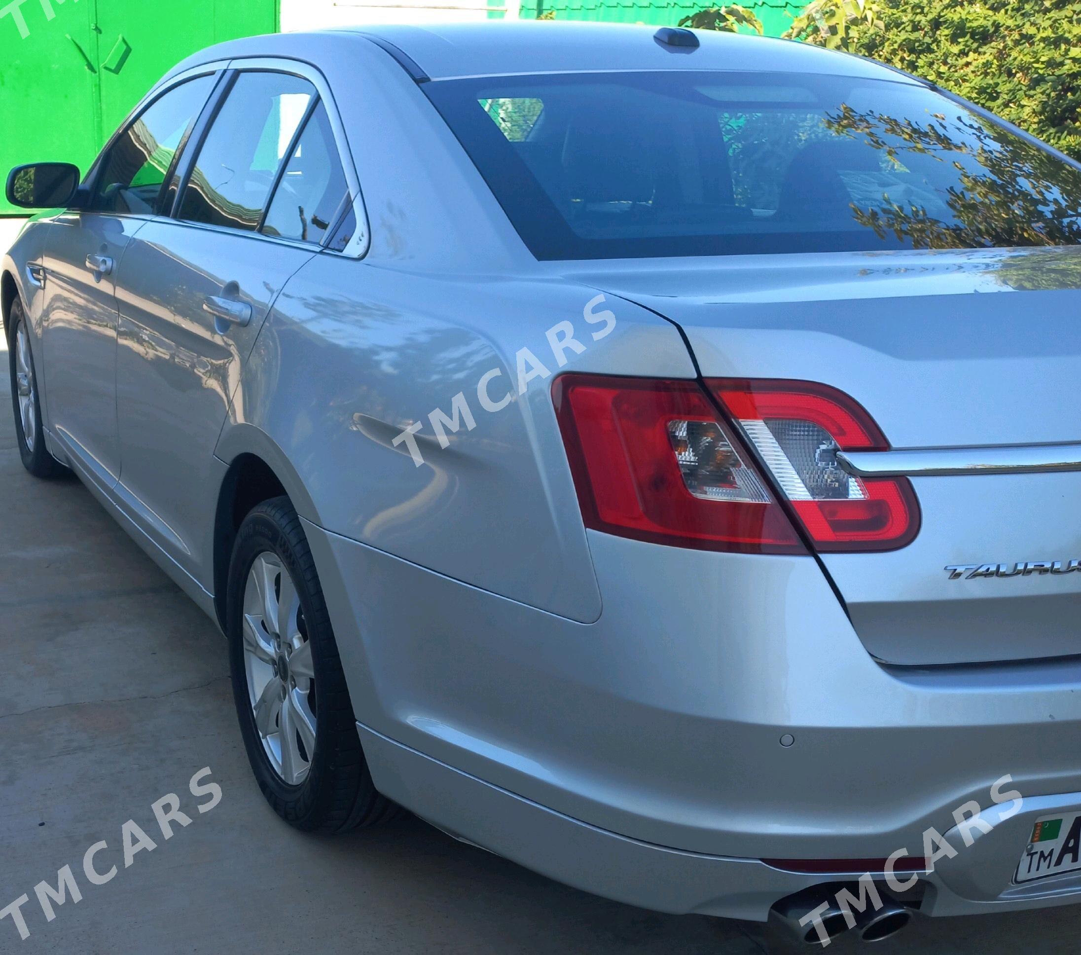 Ford Taurus 2010 - 160 000 TMT - Arçabil şaýoly - img 4