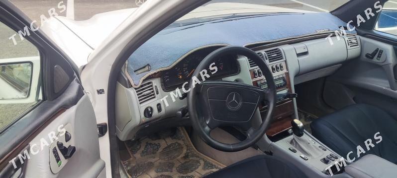 Mercedes-Benz E320 1997 - 50 000 TMT - Türkmenbaşy - img 2