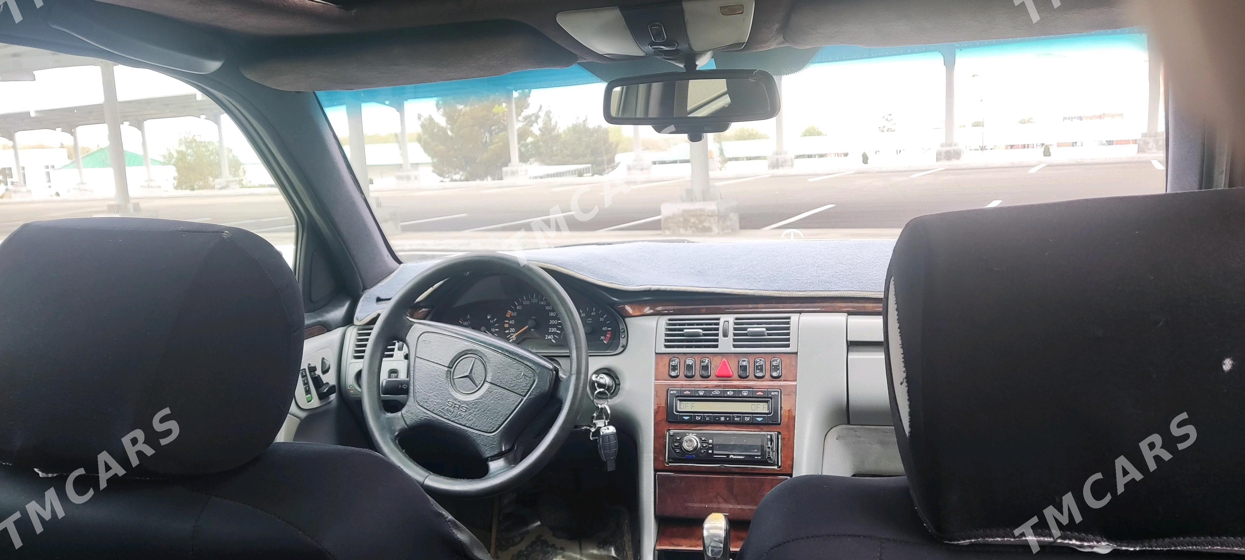 Mercedes-Benz E320 1997 - 50 000 TMT - Türkmenbaşy - img 6