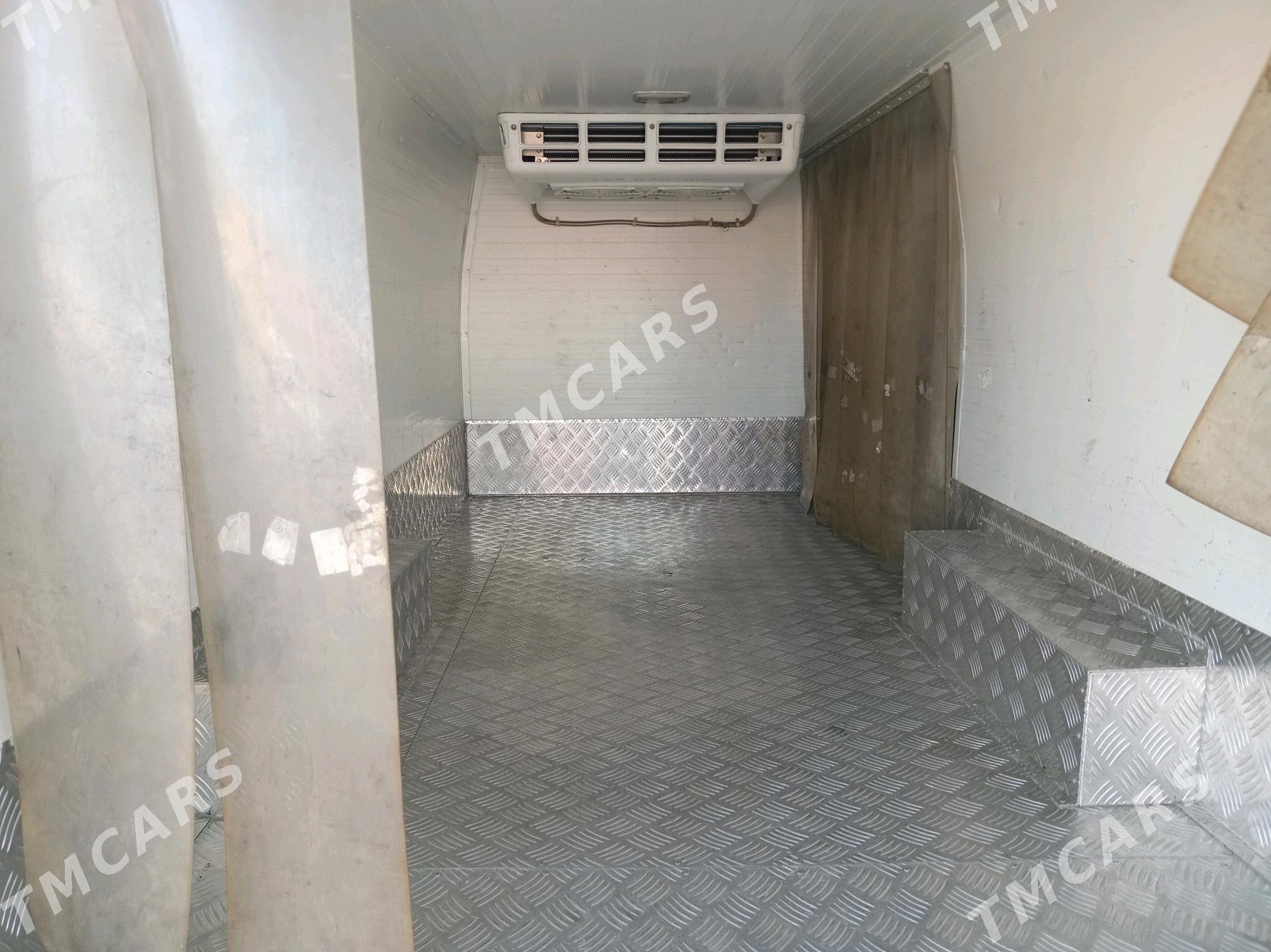 Toyota Hiace 2018 - 385 000 TMT - Mary - img 6