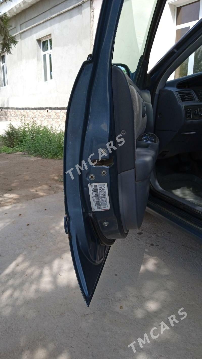 Toyota Camry 2000 - 130 000 TMT - Köneürgenç - img 6