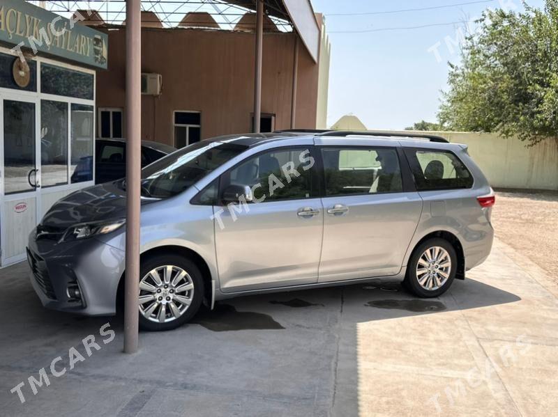 Toyota Sienna 2018 - 435 000 TMT - Байрамали - img 7