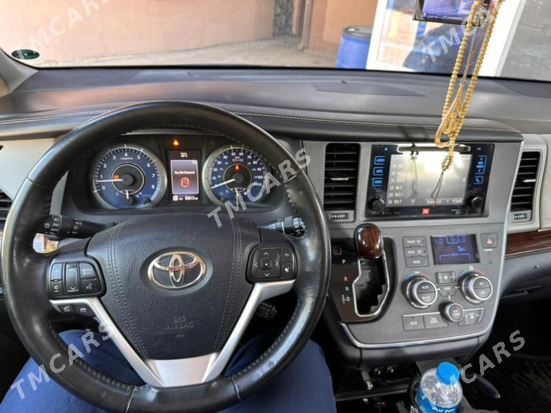 Toyota Sienna 2018 - 435 000 TMT - Байрамали - img 2