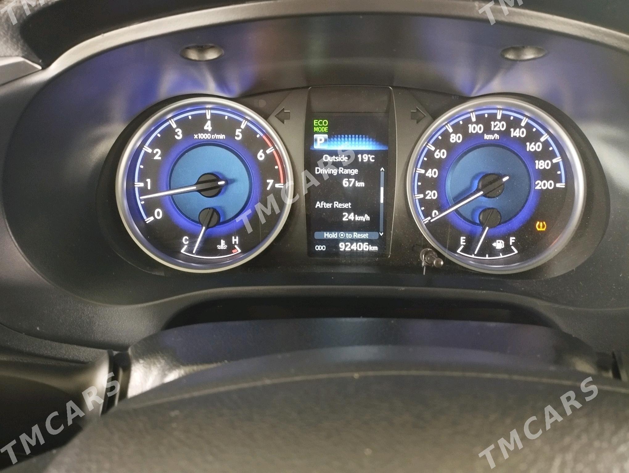 Toyota Hilux 2019 - 550 000 TMT - Туркменабат - img 2