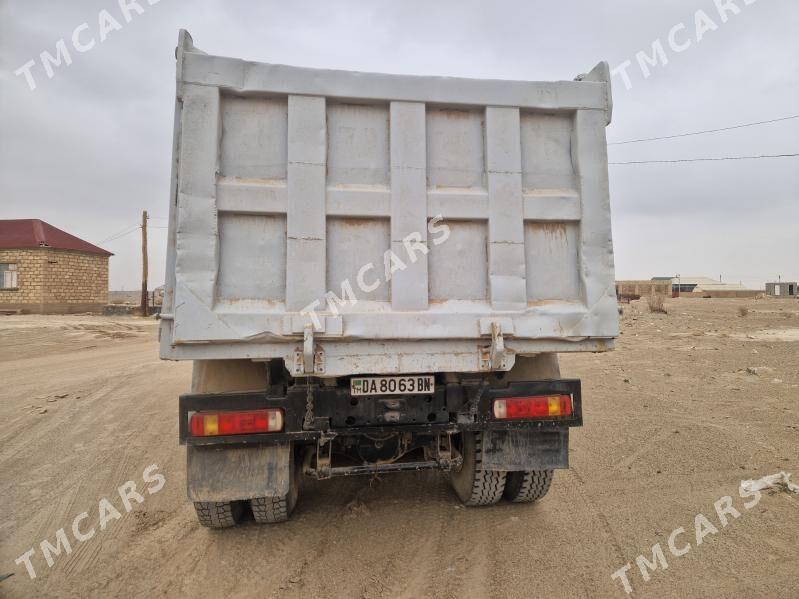 Howo Sinotruk 2011 - 250 000 TMT - Гумдаг - img 2