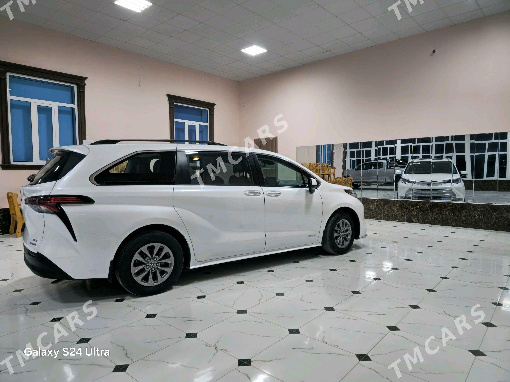 Toyota Sienna 2022 - 540 000 TMT - Дянев - img 4
