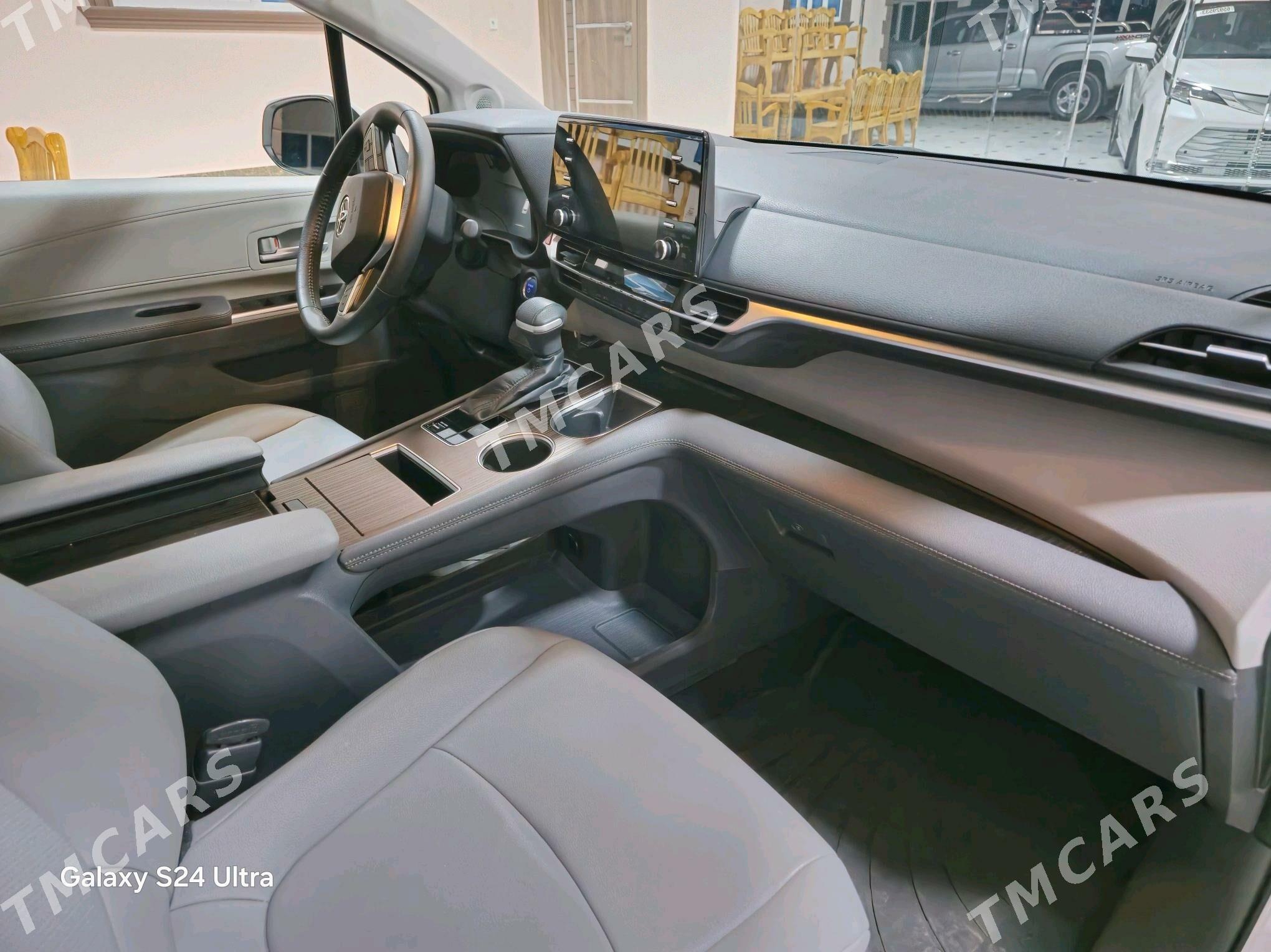 Toyota Sienna 2022 - 540 000 TMT - Дянев - img 8
