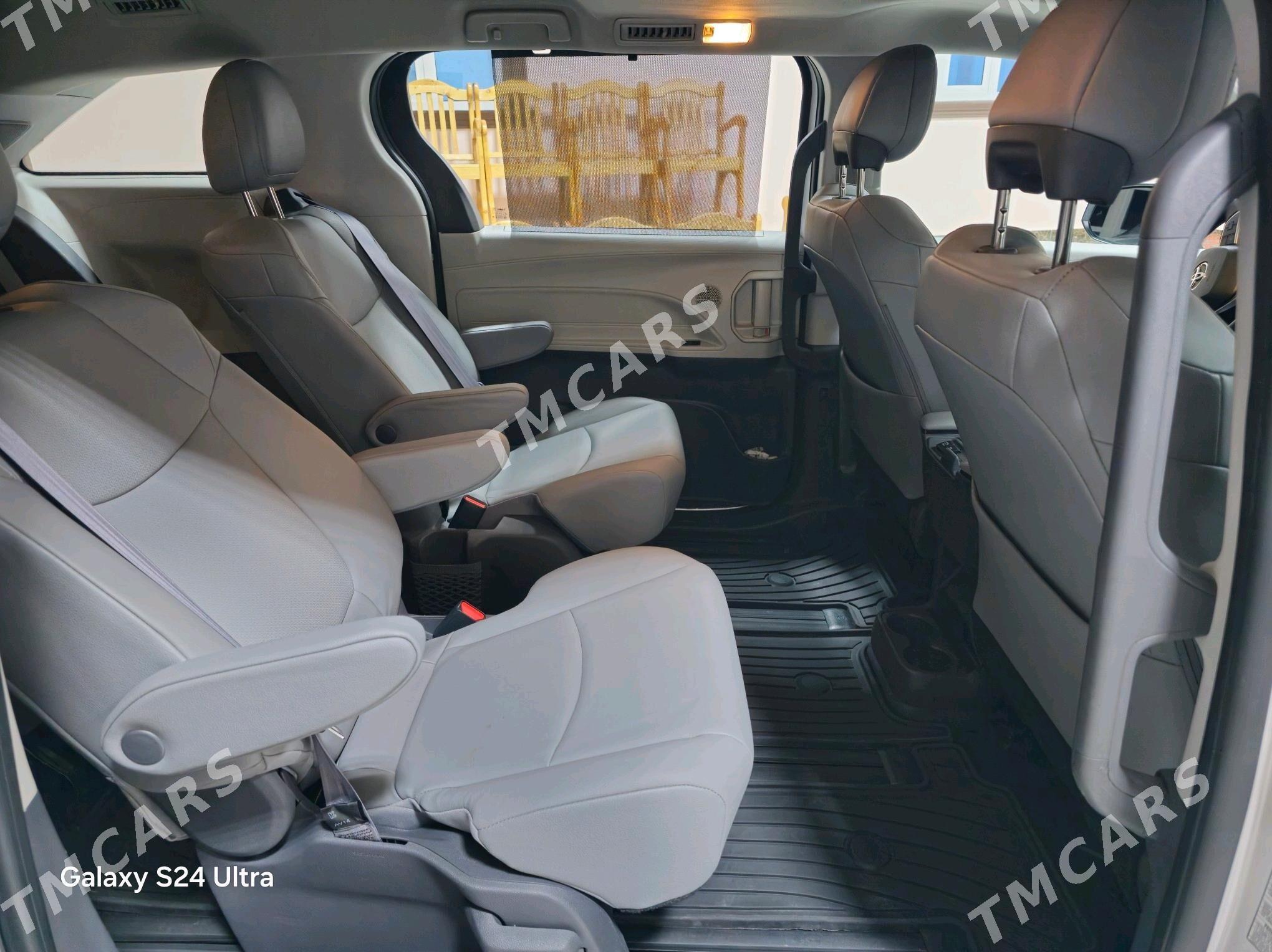Toyota Sienna 2022 - 540 000 TMT - Дянев - img 9