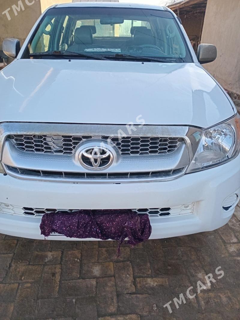 Toyota Hilux 2006 - 220 000 TMT - Ёлётен - img 2
