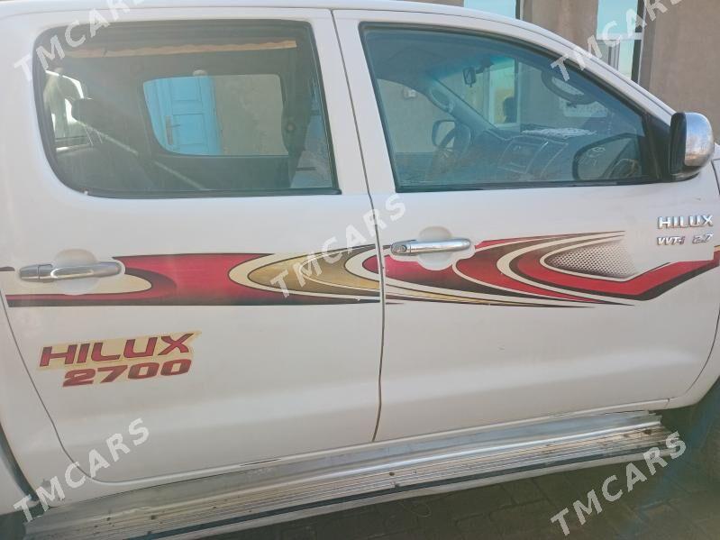 Toyota Hilux 2006 - 220 000 TMT - Ёлётен - img 4
