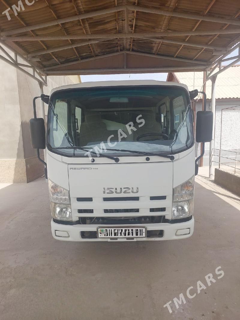 Isuzu Elf 2010 - 430 000 TMT - Гумдаг - img 2