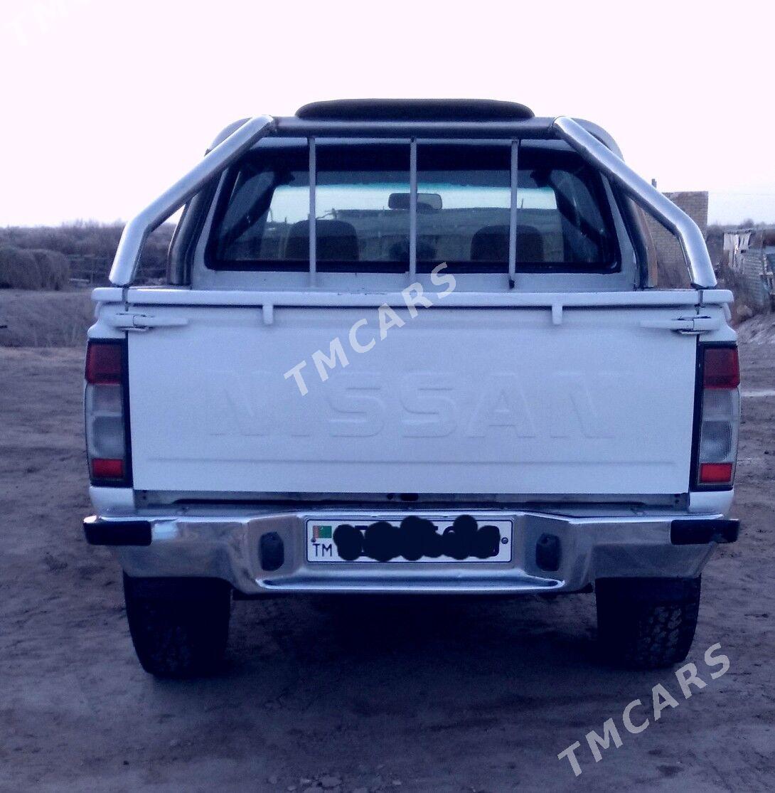 Nissan Navara 2007 - 130 000 TMT - Garabekewül - img 2