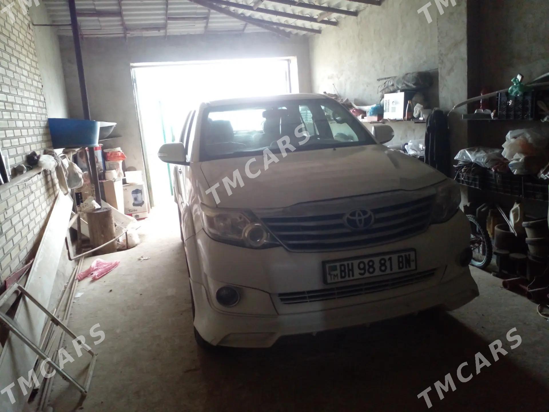 Toyota Fortuner 2014 - 360 000 TMT - Balkanabat - img 3