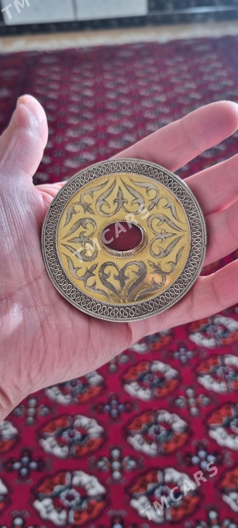 GYZYL ÇAŸYLAN KÜMÜŞ BROŞKA - Aşgabat - img 2