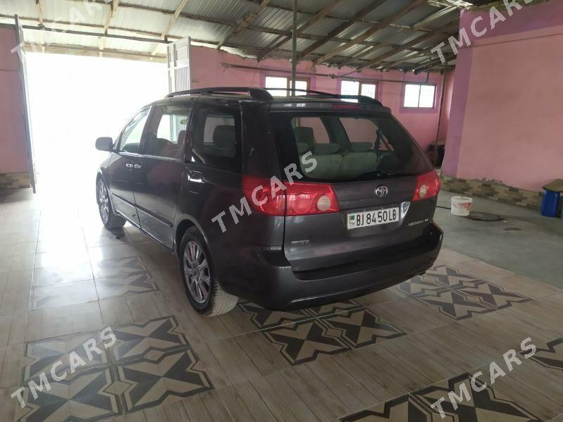 Toyota Sienna 2008 - 180 000 TMT - Туркменабат - img 4