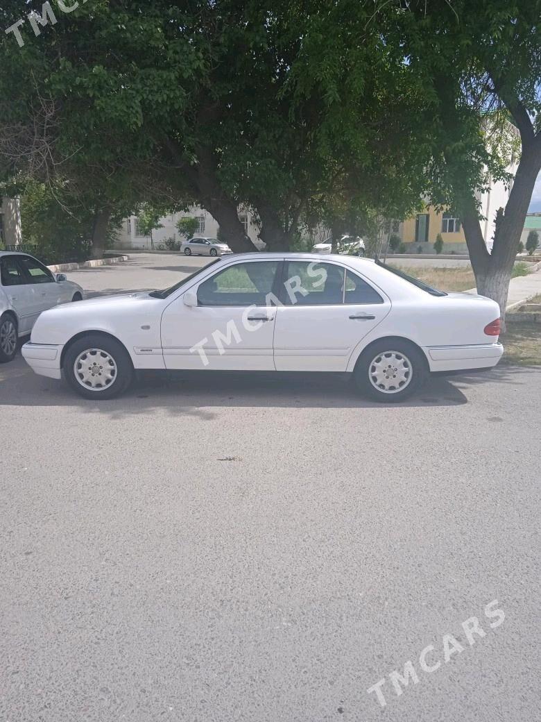 Mercedes-Benz E-Class 1998 - 80 000 TMT - Бузмеин - img 2
