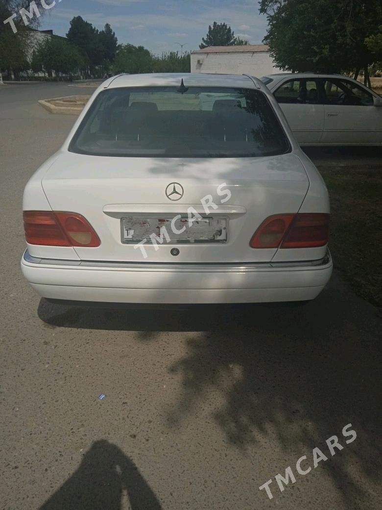 Mercedes-Benz E-Class 1998 - 80 000 TMT - Бузмеин - img 4
