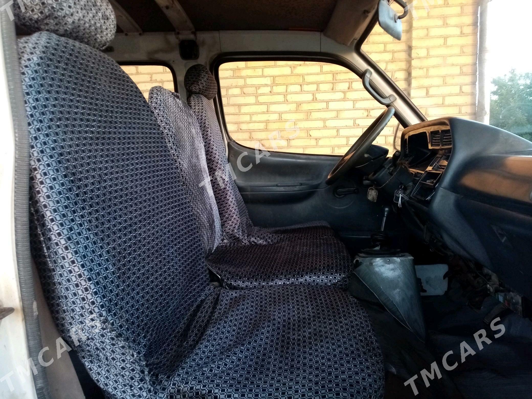 Toyota Hiace 2005 - 105 000 TMT - Мары - img 4