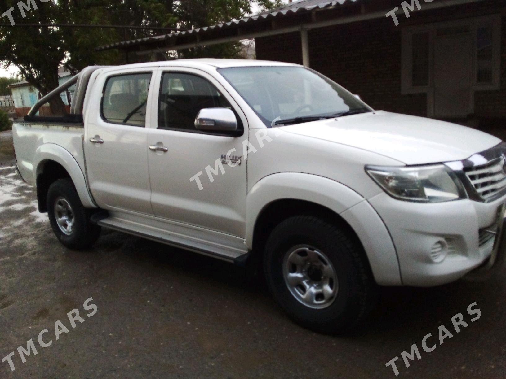 Toyota Hilux 2014 - 310 000 TMT - Babadaýhan - img 4