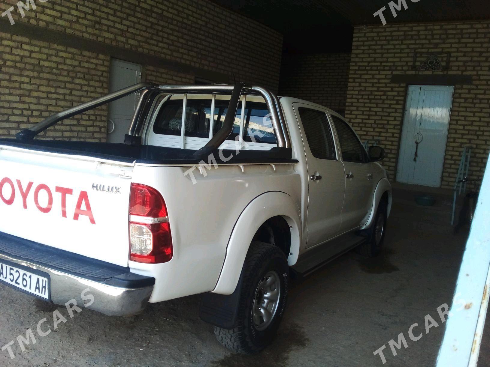 Toyota Hilux 2014 - 310 000 TMT - Babadaýhan - img 6