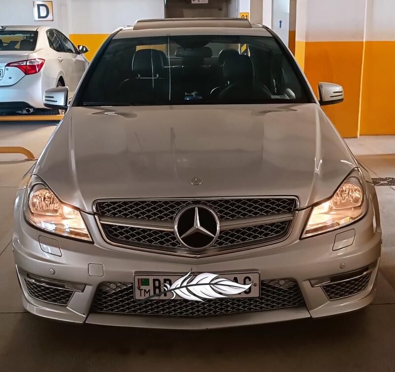 Mercedes-Benz C300 2010 - 250 000 TMT - Olimpiýa şäherçesi - img 2