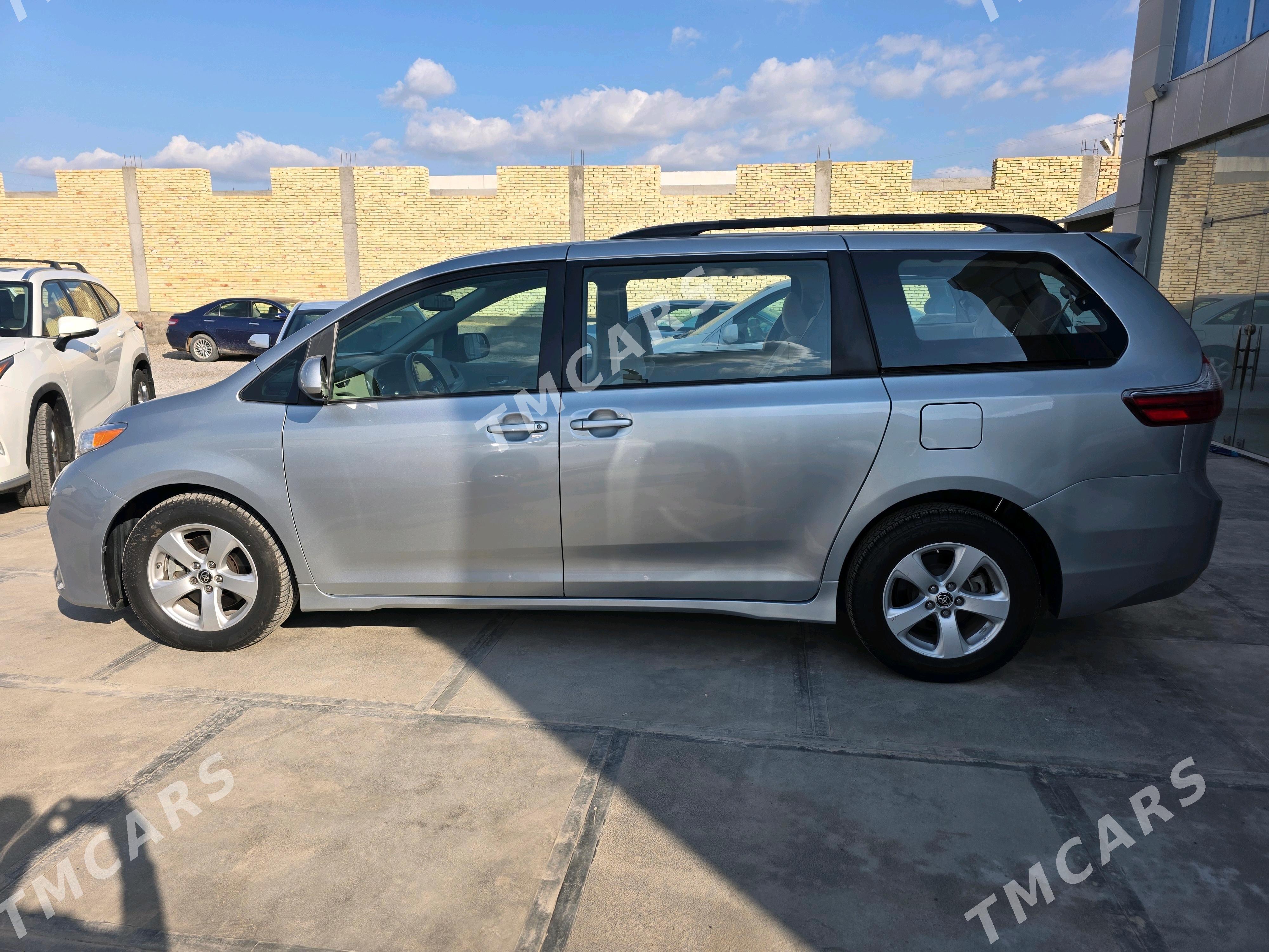 Toyota Sienna 2020 - 460 000 TMT - Мары - img 4