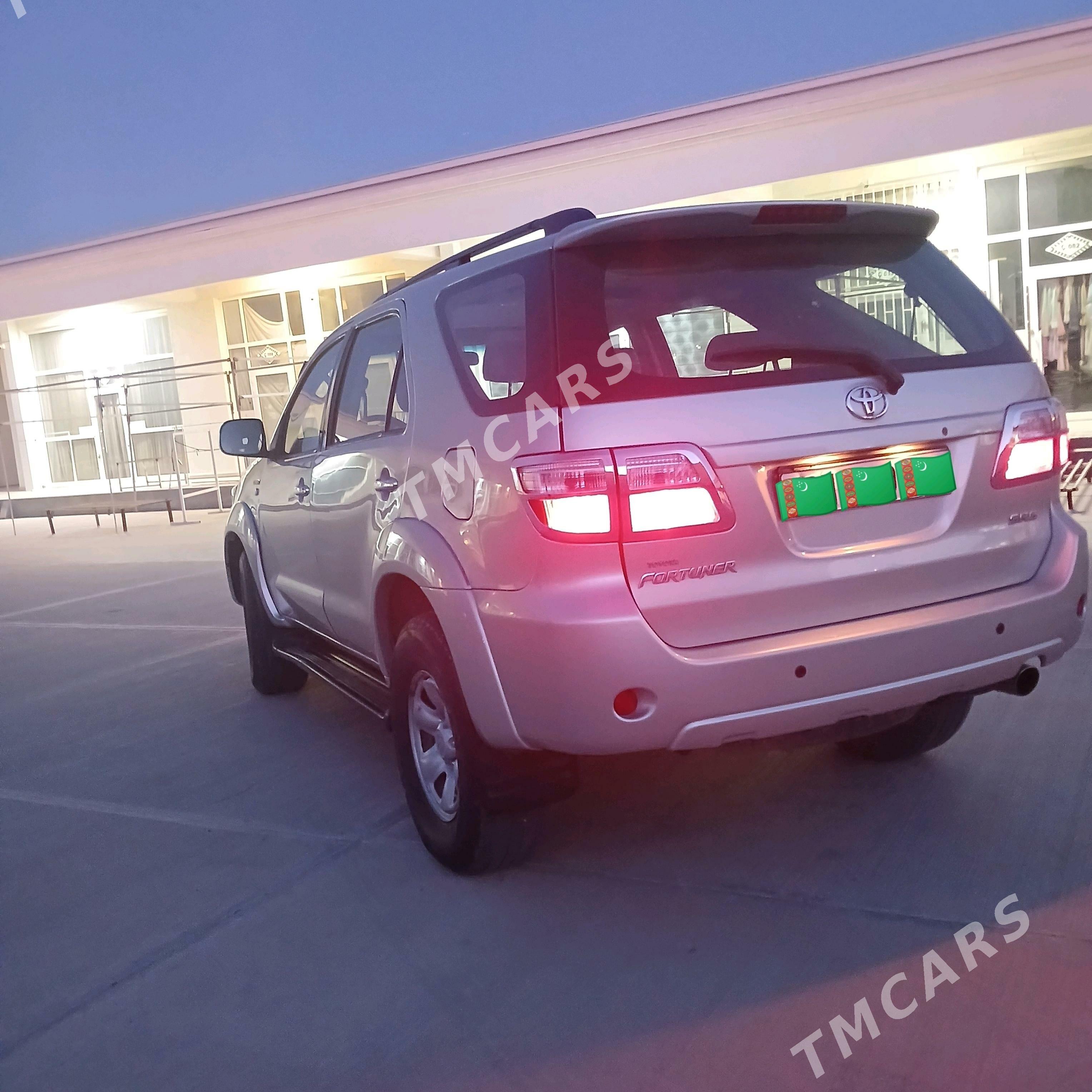 Toyota Fortuner 2010 - 300 001 TMT - Туркменабат - img 8