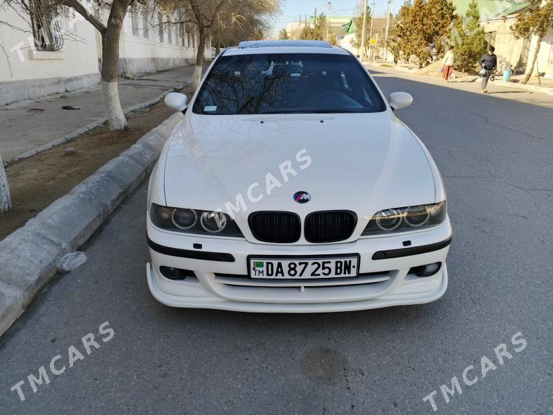BMW E39 2002 - 130 000 TMT - Türkmenbaşy - img 9