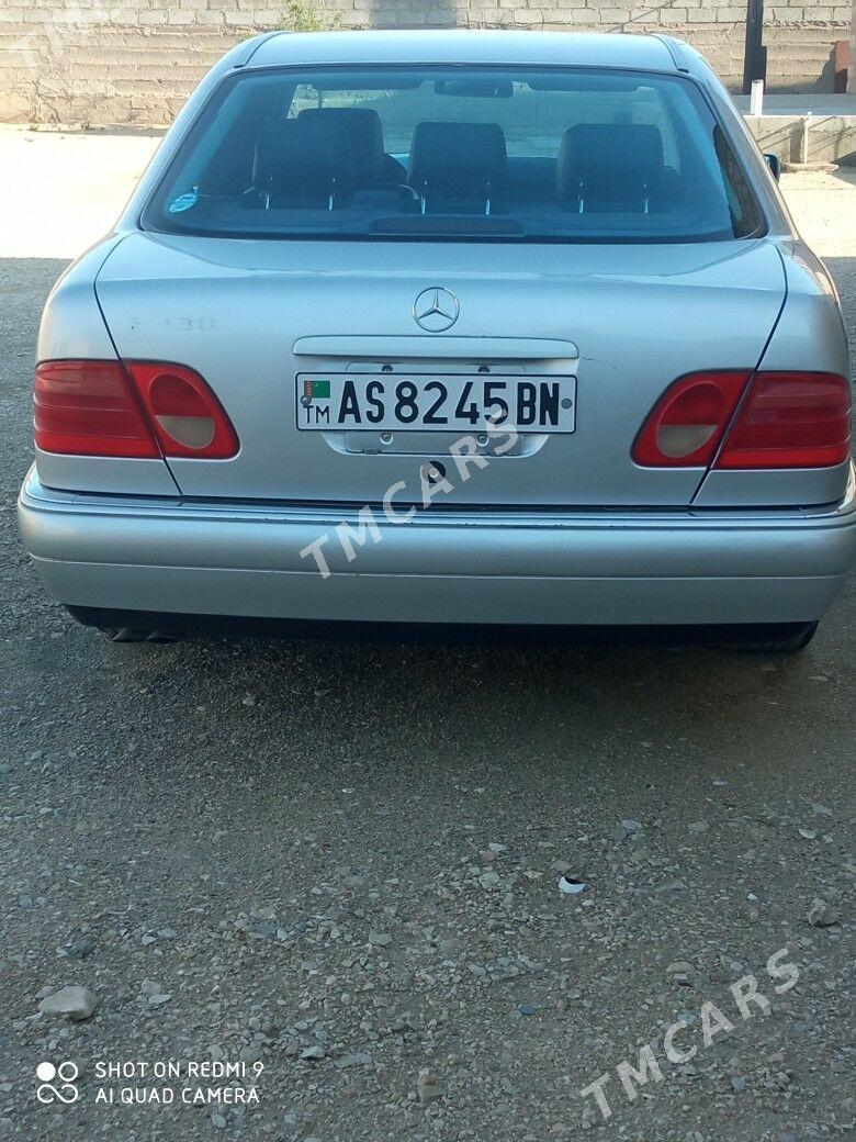 Mercedes-Benz E320 1999 - 90 000 TMT - Gumdag - img 4