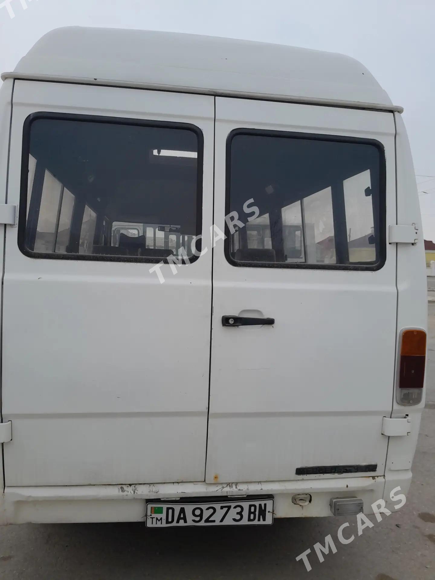 Mercedes-Benz Sprinter 1988 - 40 000 TMT - Balkanabat - img 4