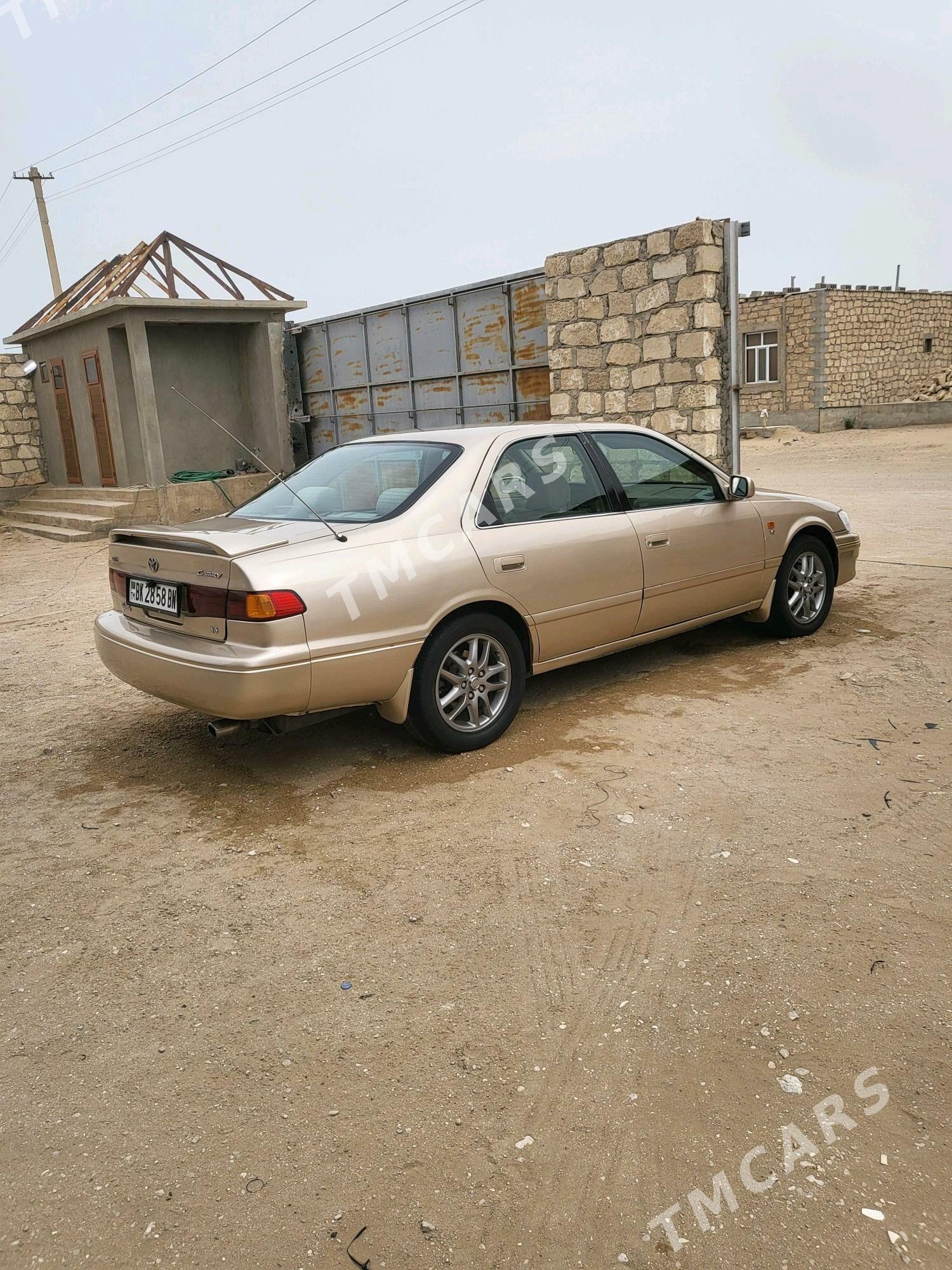 Toyota Camry 1998 - 124 000 TMT - Гумдаг - img 2