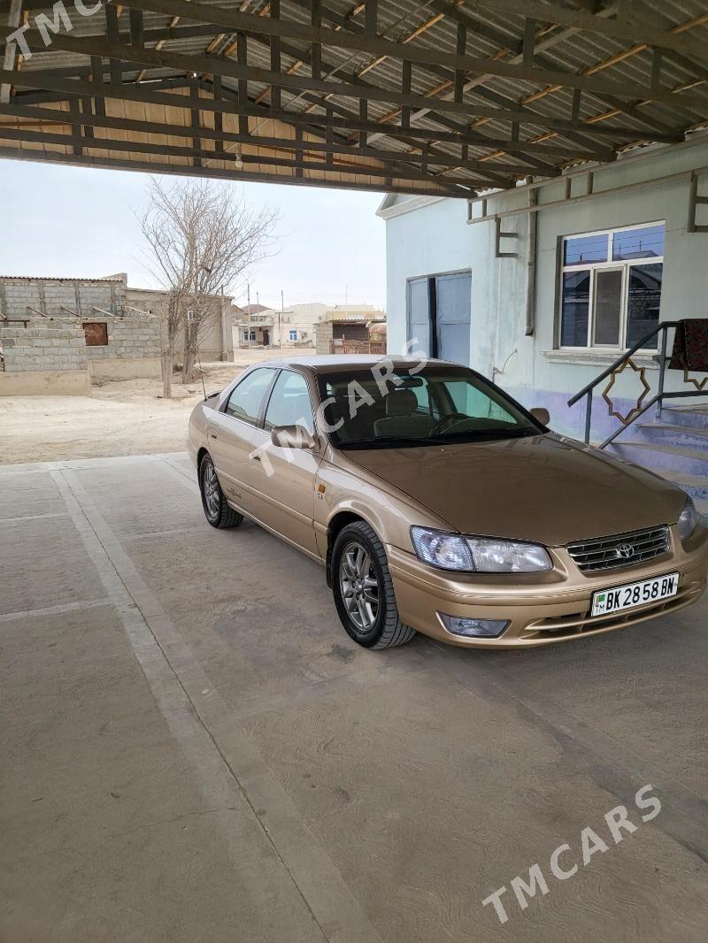 Toyota Camry 1998 - 124 000 TMT - Гумдаг - img 4