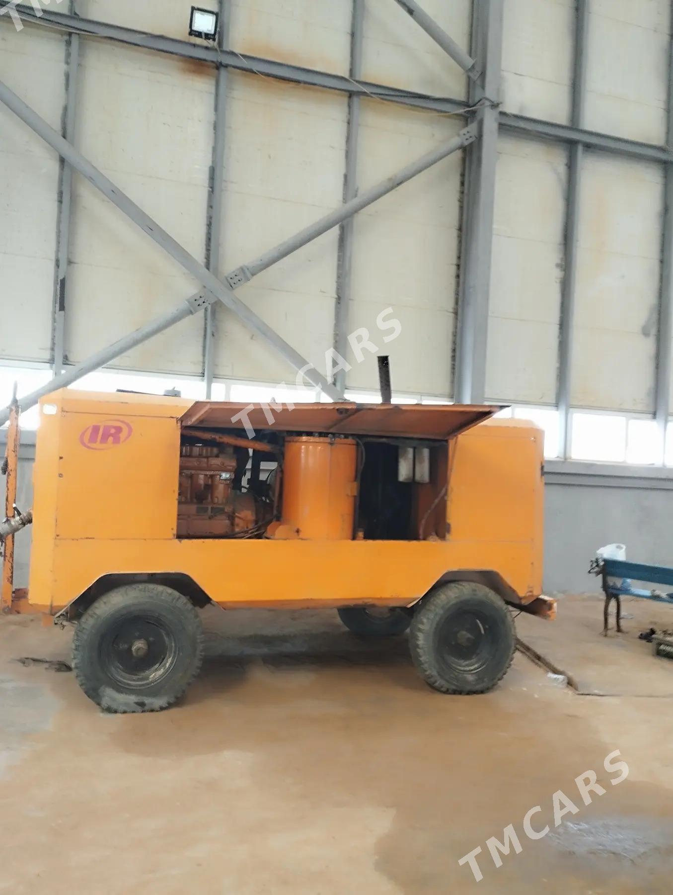 Caterpillar Dozer 2008 - 300 000 TMT - Тязе заман - img 3