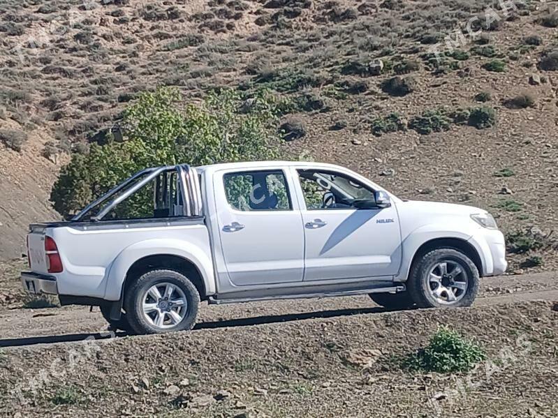 Toyota Hilux 2012 - 280 000 TMT - Бузмеин - img 1