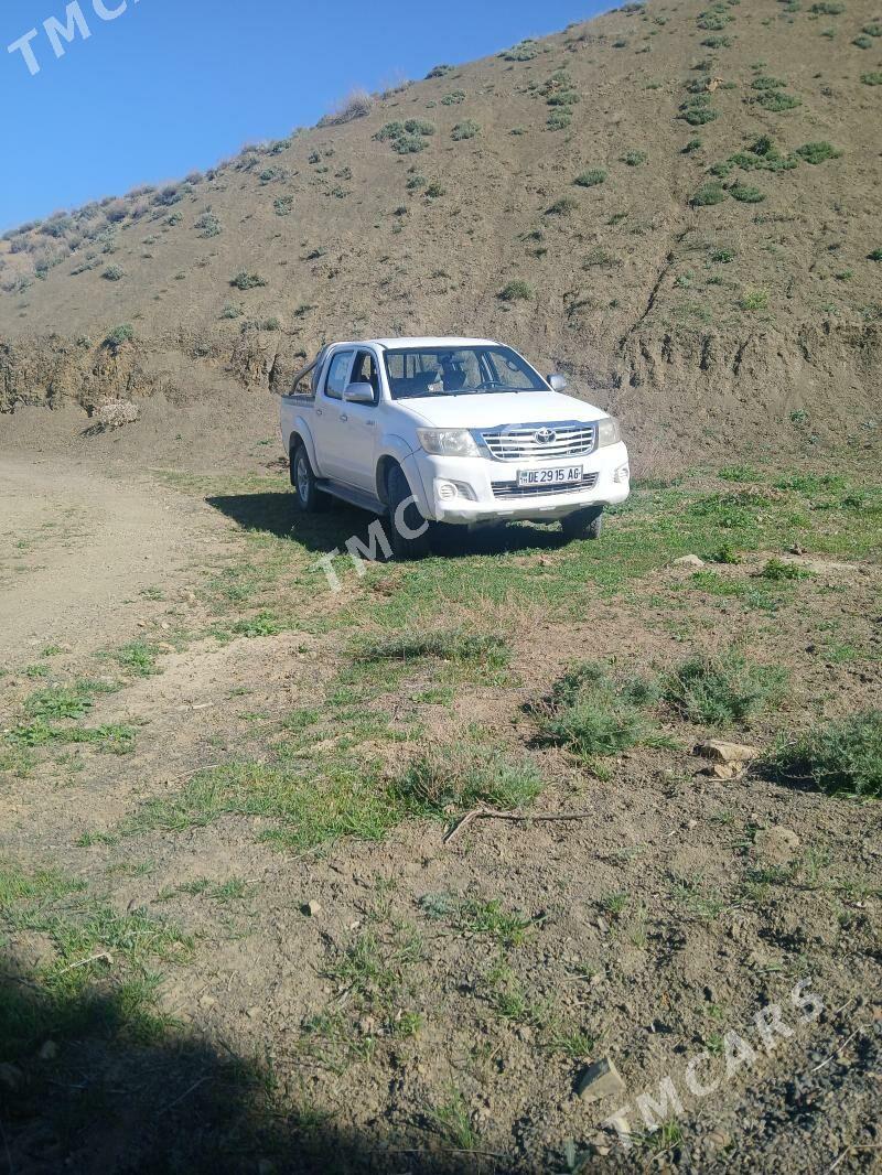 Toyota Hilux 2012 - 280 000 TMT - Бузмеин - img 2